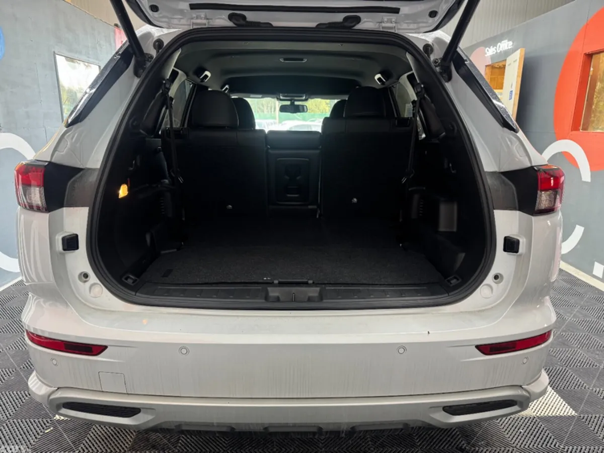 Mitsubishi Outlander SUV, Petrol Plug-in Hybrid, 2024, White