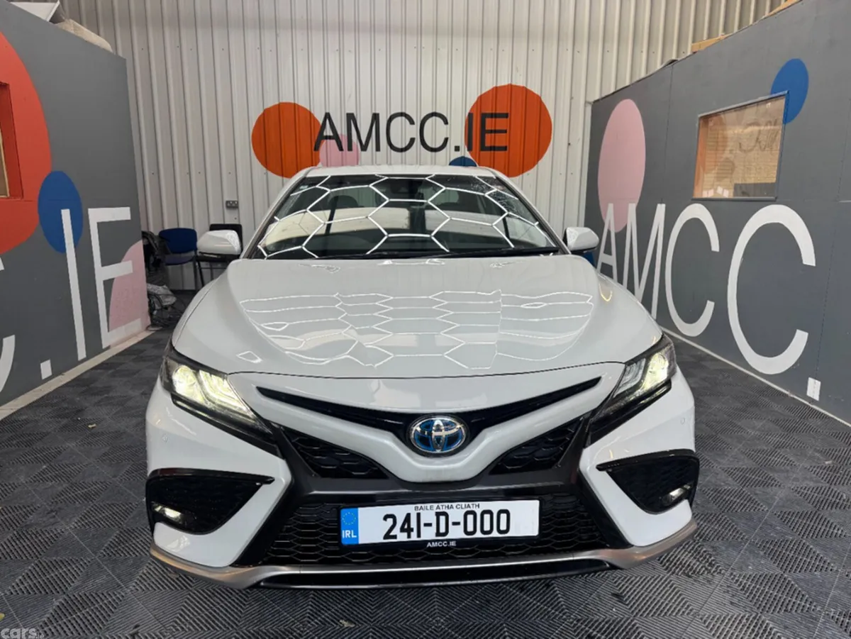 Toyota Camry Saloon, Petrol, 2024, White