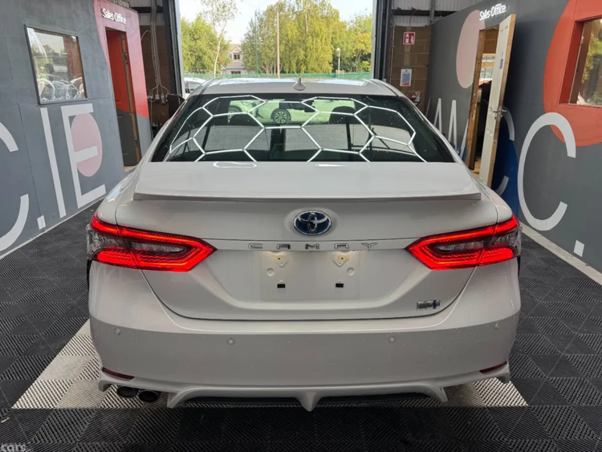 Toyota Camry Saloon, Petrol, 2024, White