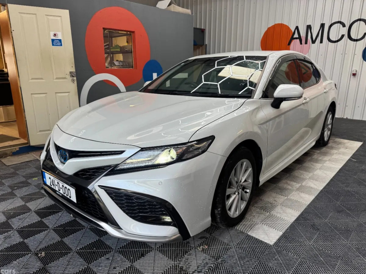 Toyota Camry Saloon, Petrol, 2024, White