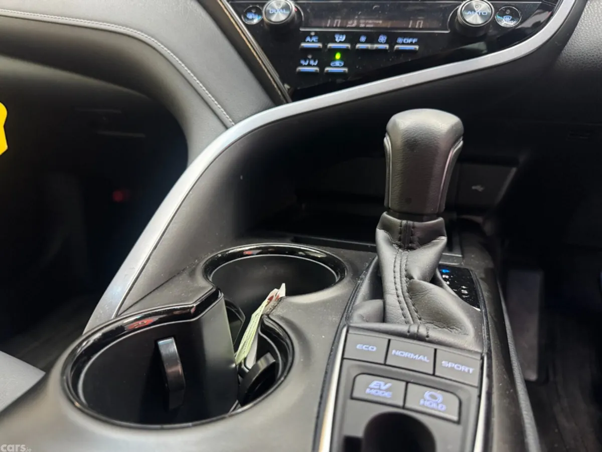 Toyota Camry Saloon, Petrol, 2024, White