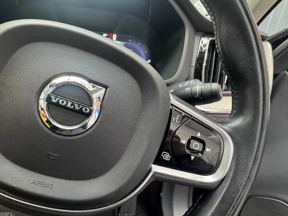 Volvo XC60 SUV, Petrol Hybrid, 2022, Black