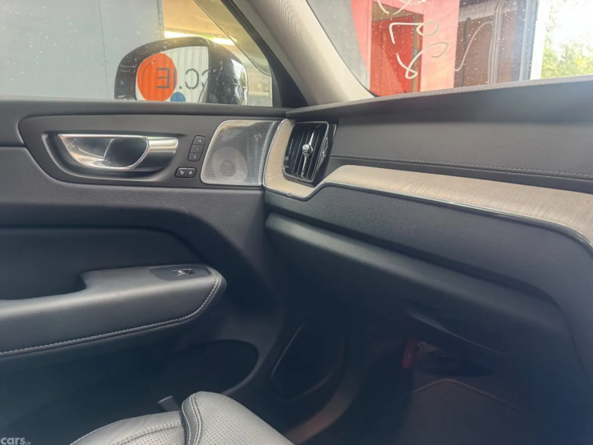 Volvo XC60 SUV, Petrol Hybrid, 2022, Black