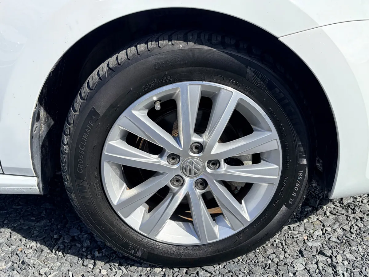 Volkswagen Polo Hatchback, Petrol, 2016, White
