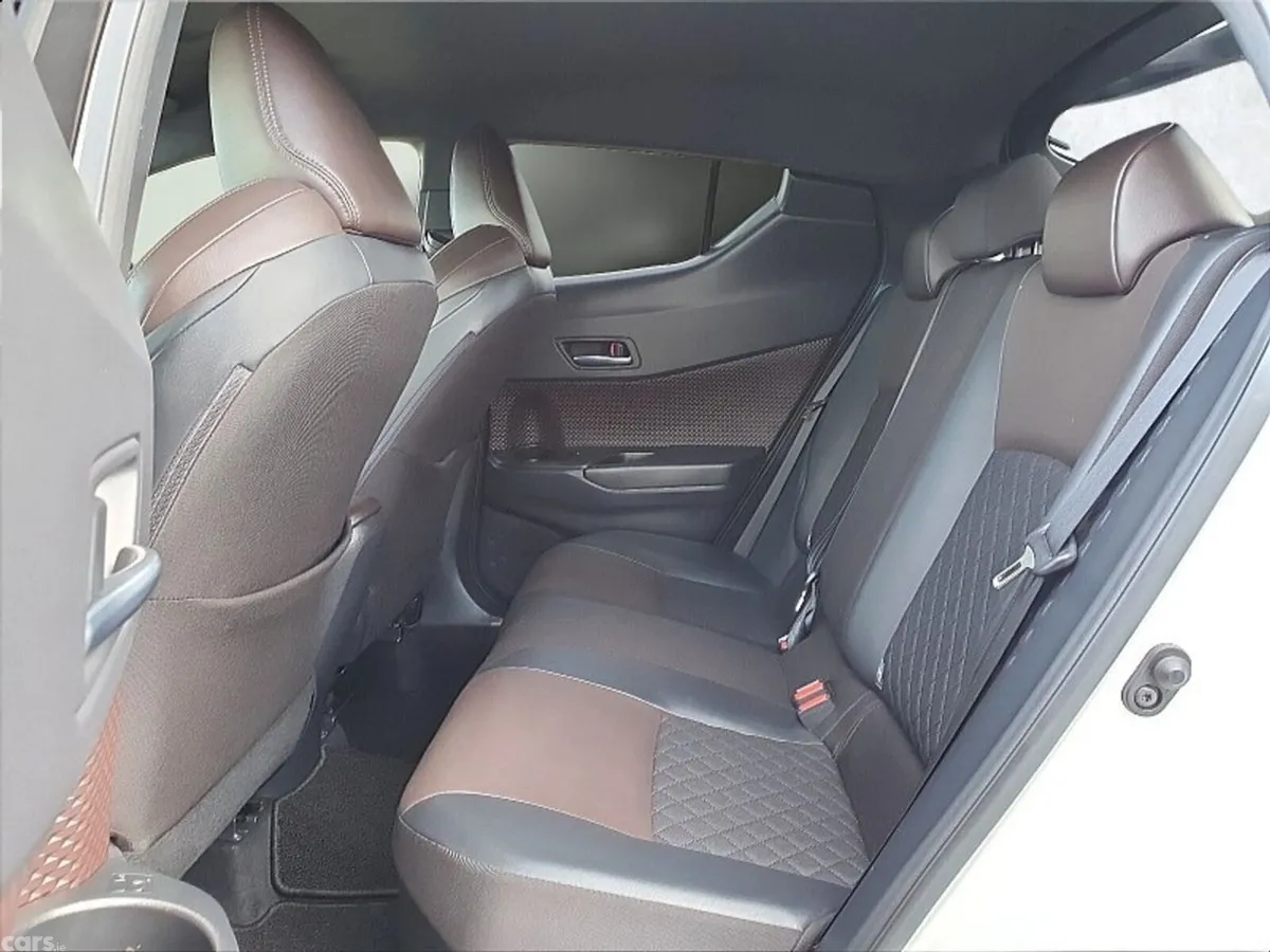 Toyota C-HR SUV, Petrol Hybrid, 2019, White