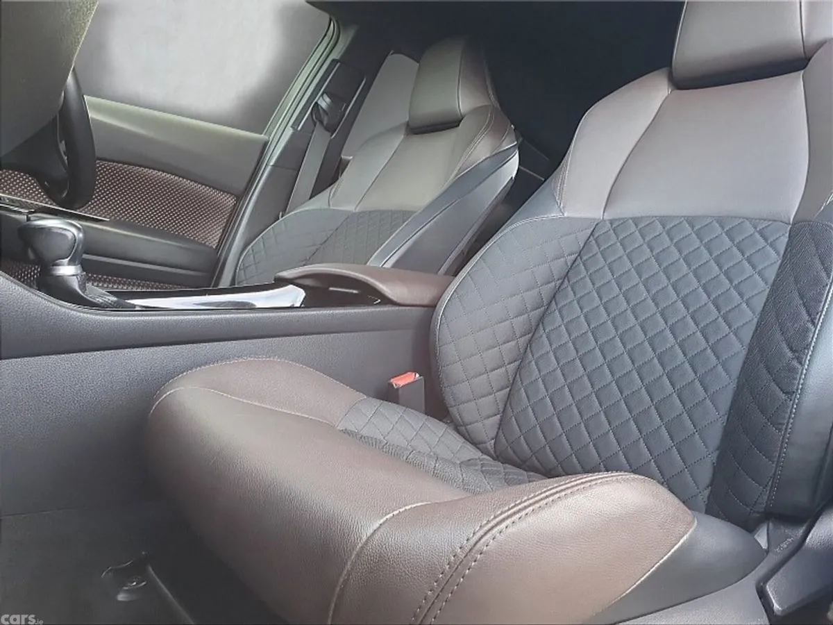 Toyota C-HR SUV, Petrol Hybrid, 2019, White