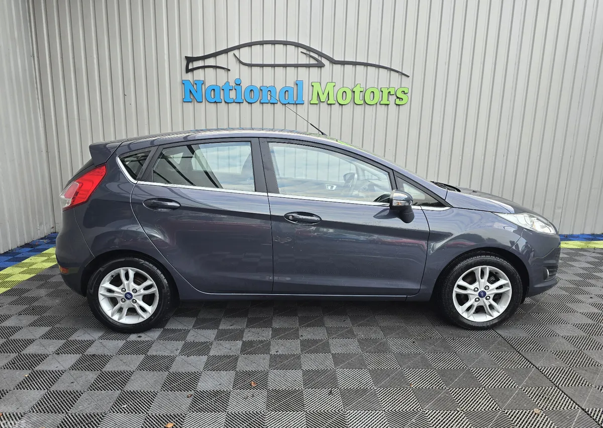 Ford Fiesta Hatchback, Petrol, 2014, Grey