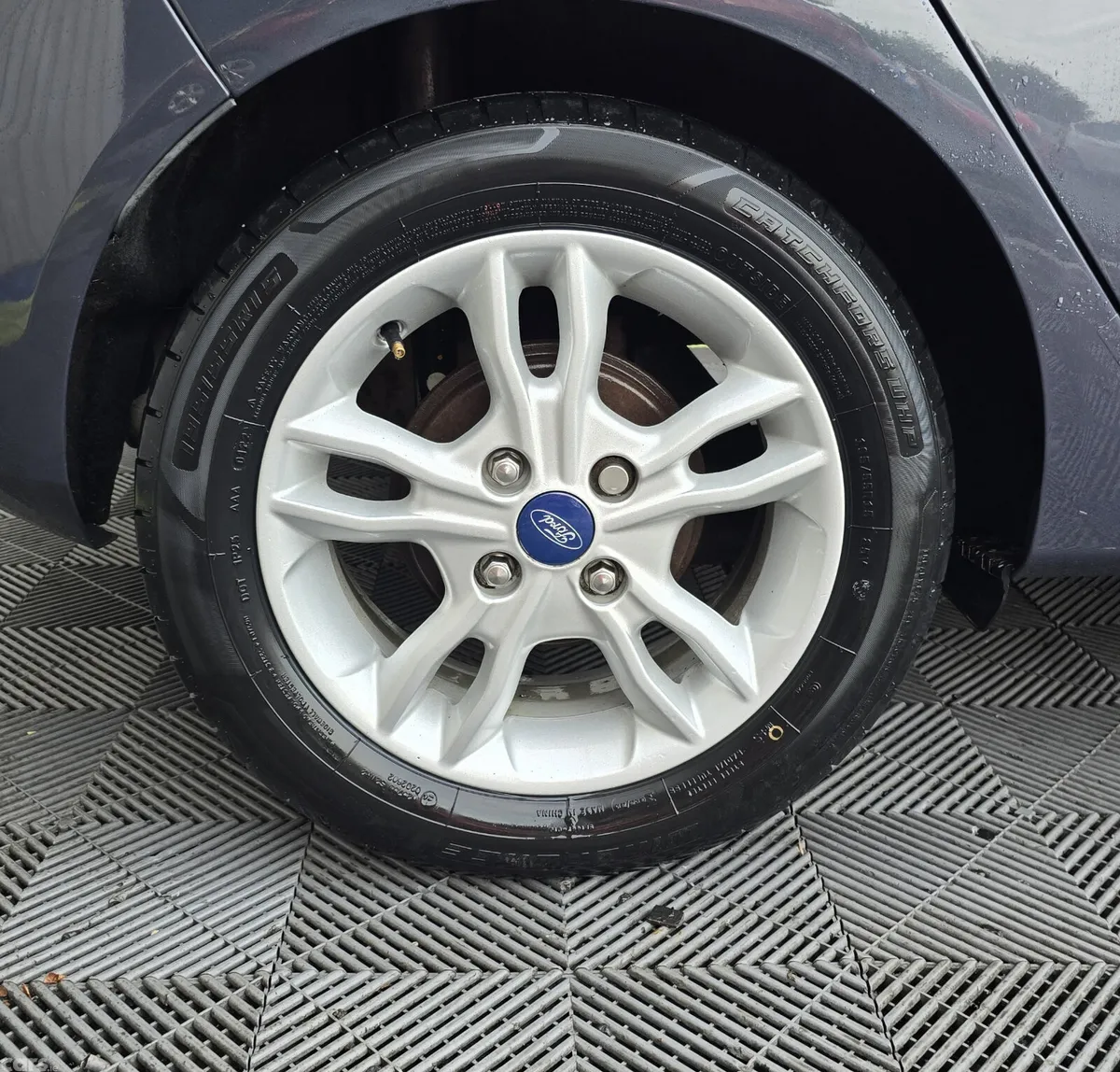 Ford Fiesta Hatchback, Petrol, 2014, Grey