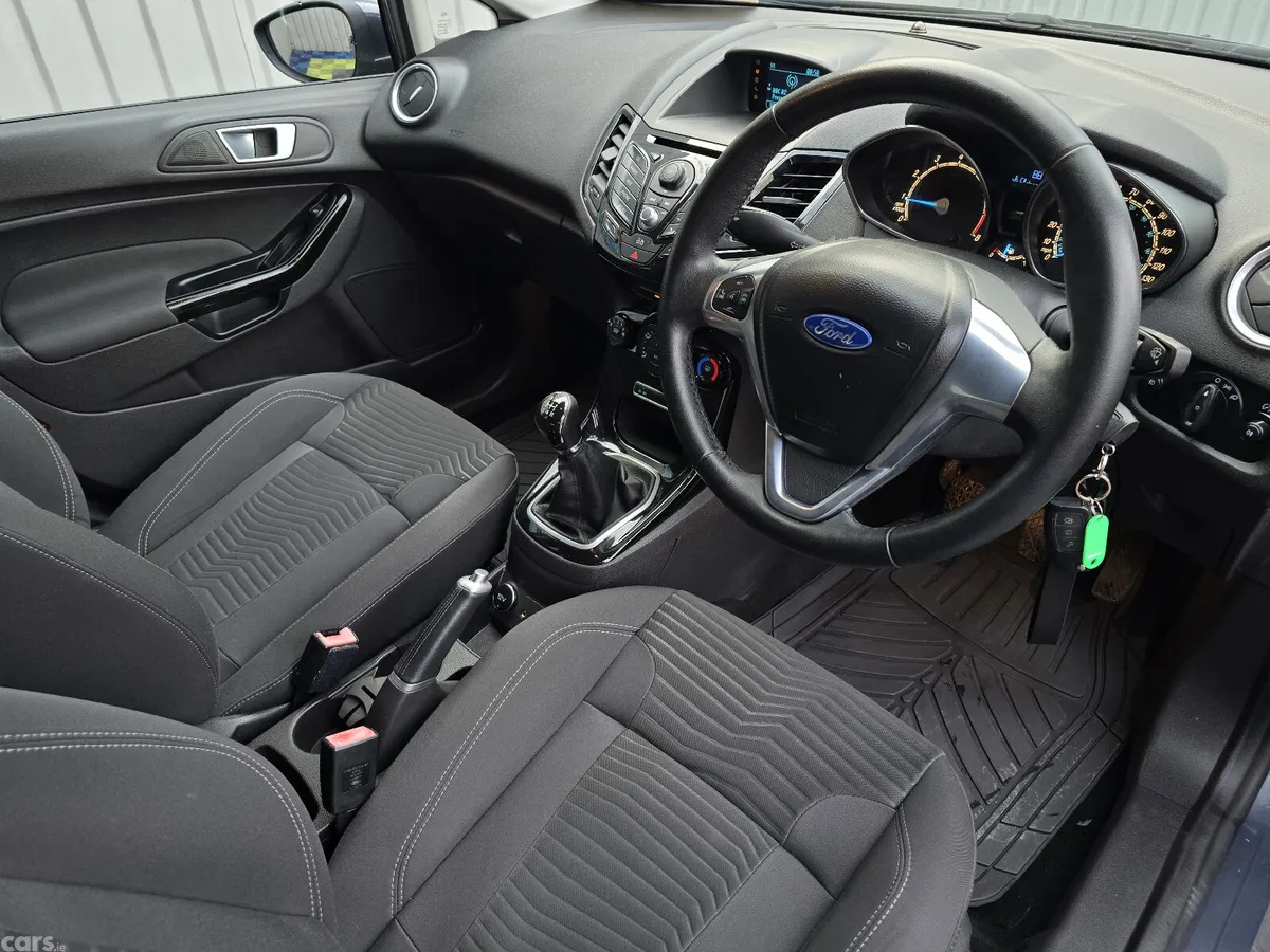 Ford Fiesta Hatchback, Petrol, 2014, Grey