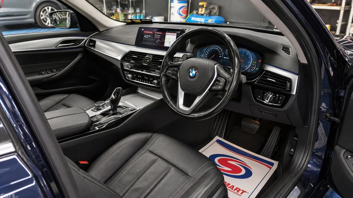 BMW 5-Series Saloon, Petrol Plug-in Hybrid, 2017, Blue