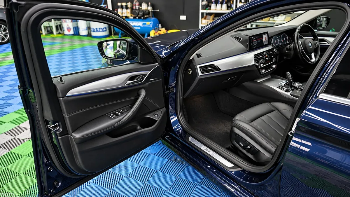 BMW 5-Series Saloon, Petrol Plug-in Hybrid, 2017, Blue