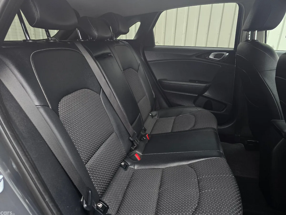 Kia Ceed Hatchback, Diesel, 2019, Grey