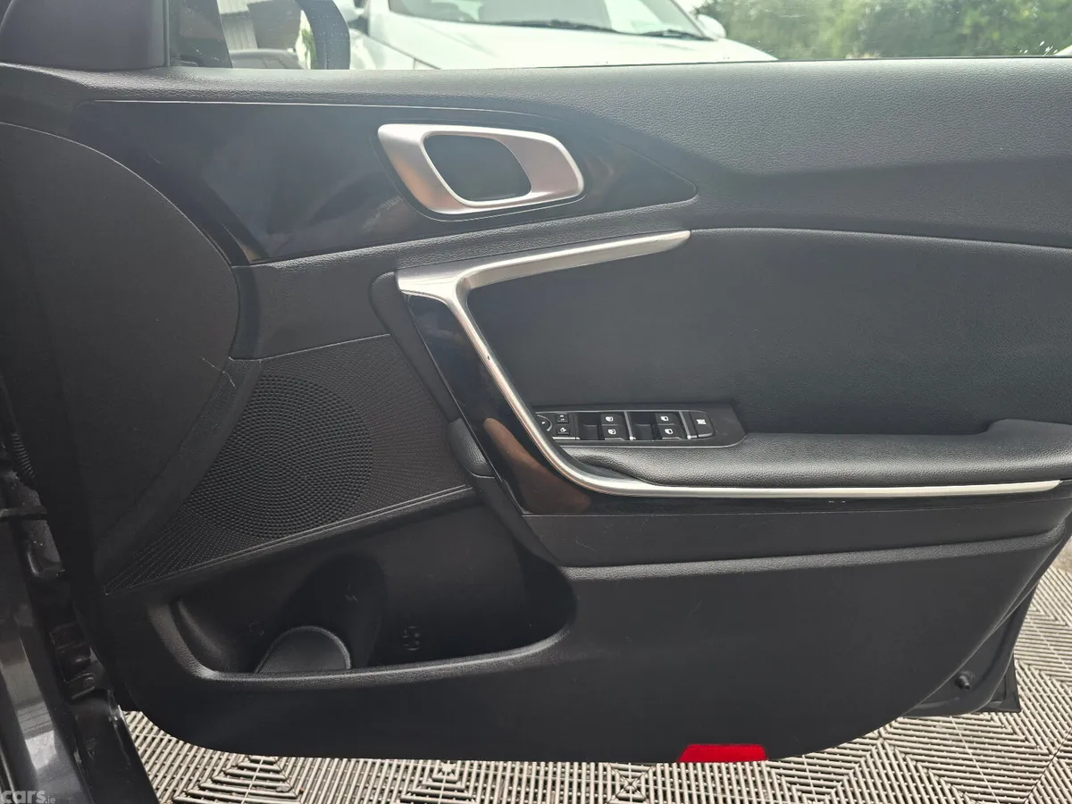 Kia Ceed Hatchback, Diesel, 2019, Grey