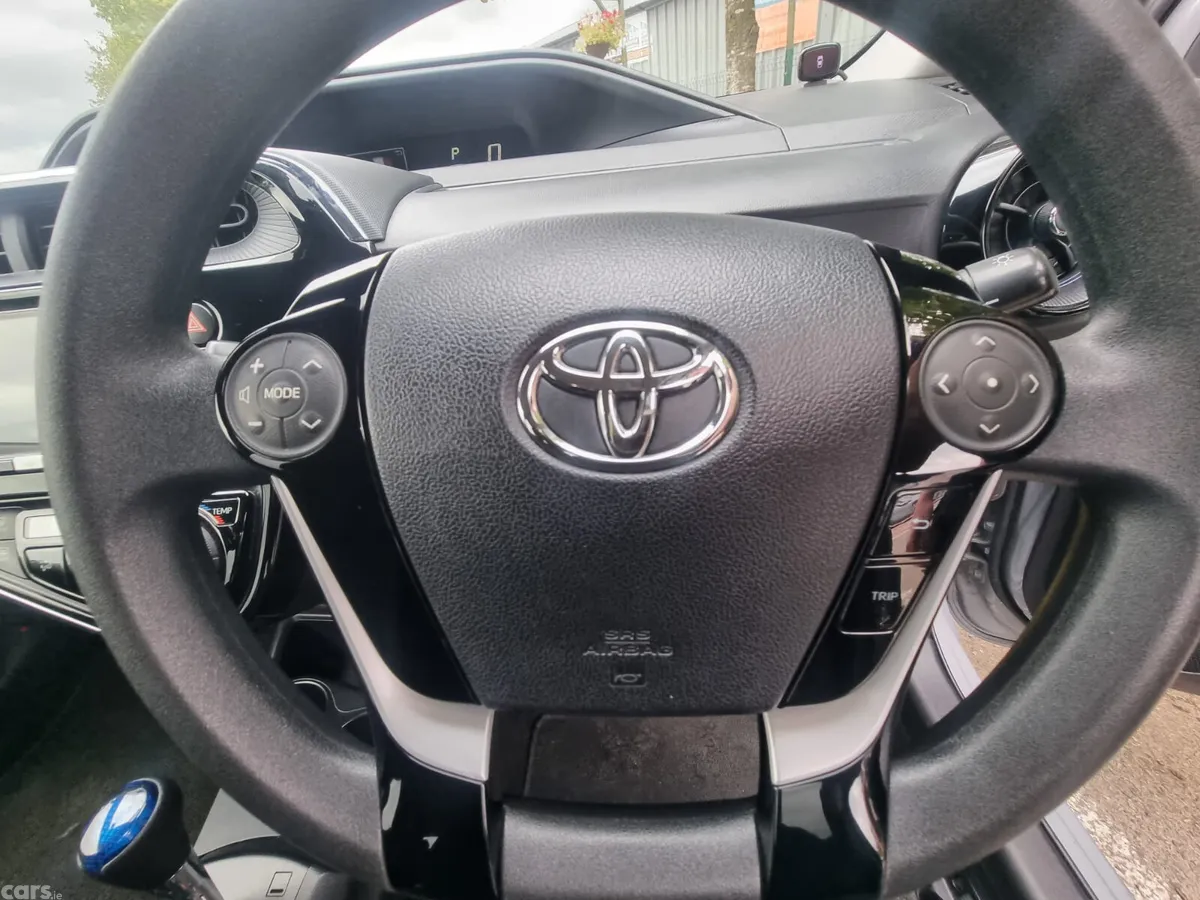 Toyota Aqua Hatchback, Petrol Hybrid, 2021, Grey