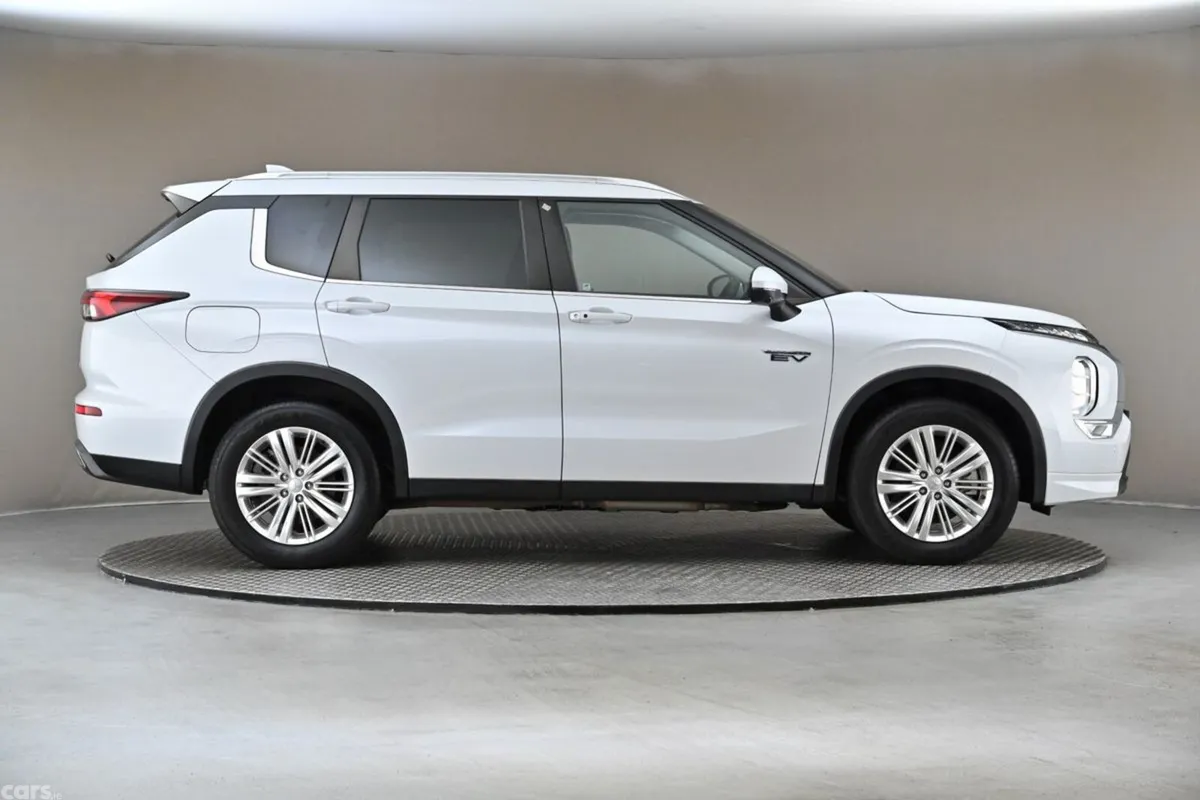 Mitsubishi Outlander SUV, Petrol Plug-in Hybrid, 2022, White