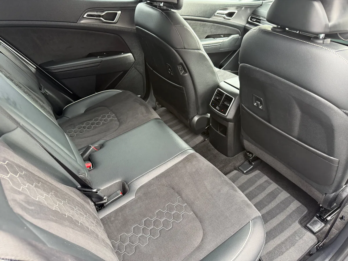 Kia Sportage SUV, Petrol Hybrid, 2023, White