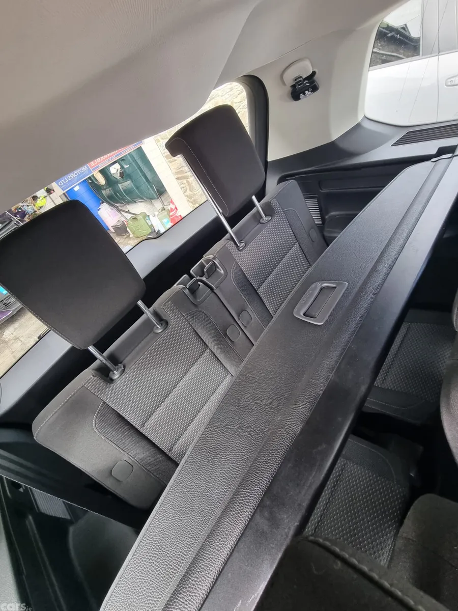 Volkswagen Touran MPV, Petrol, 2016, Silver