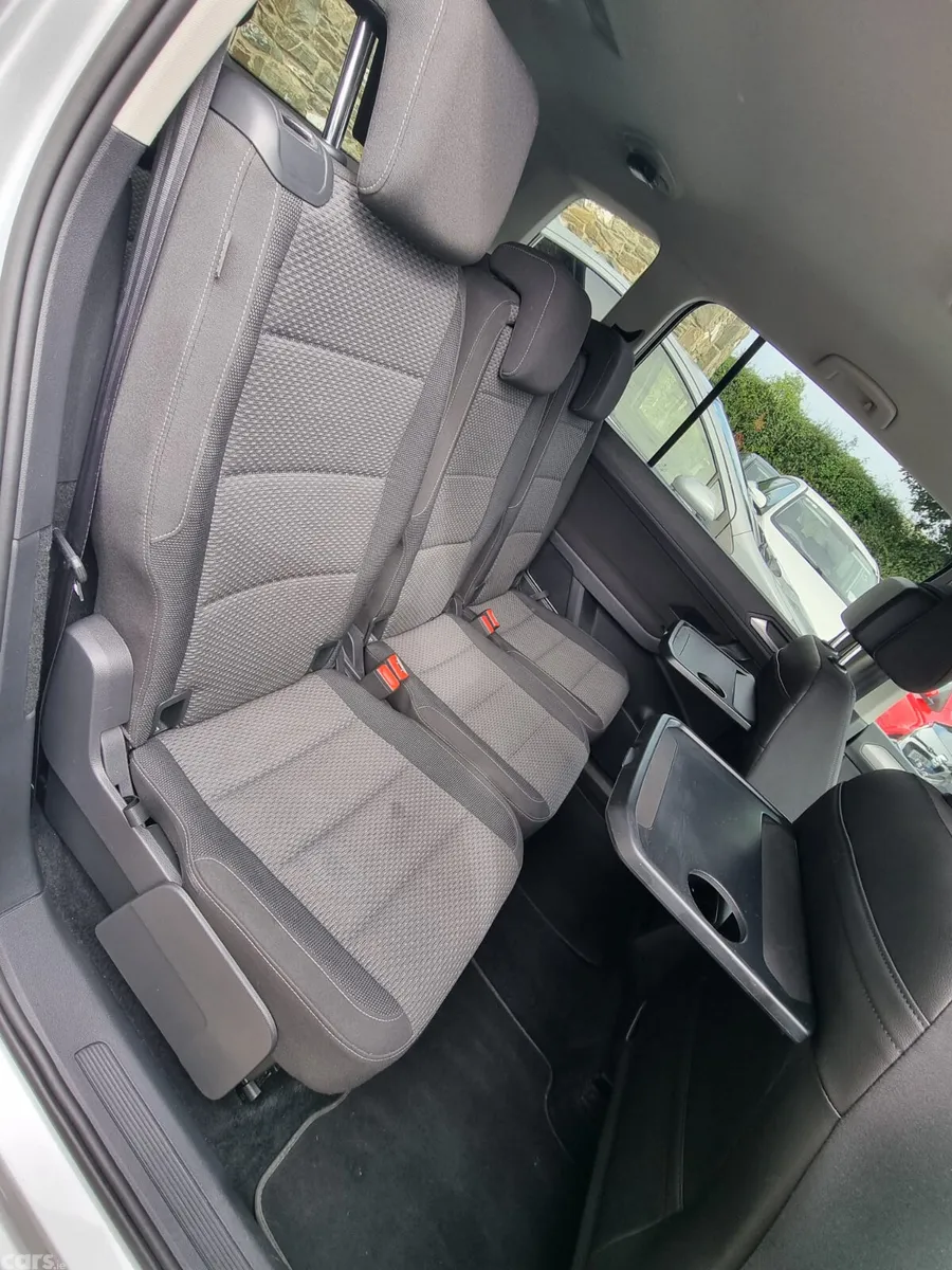 Volkswagen Touran MPV, Petrol, 2016, Silver