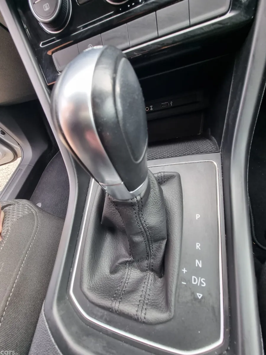 Volkswagen Touran MPV, Petrol, 2016, Silver