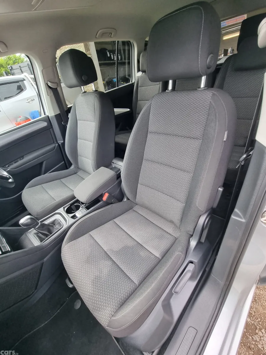 Volkswagen Touran MPV, Petrol, 2016, Silver