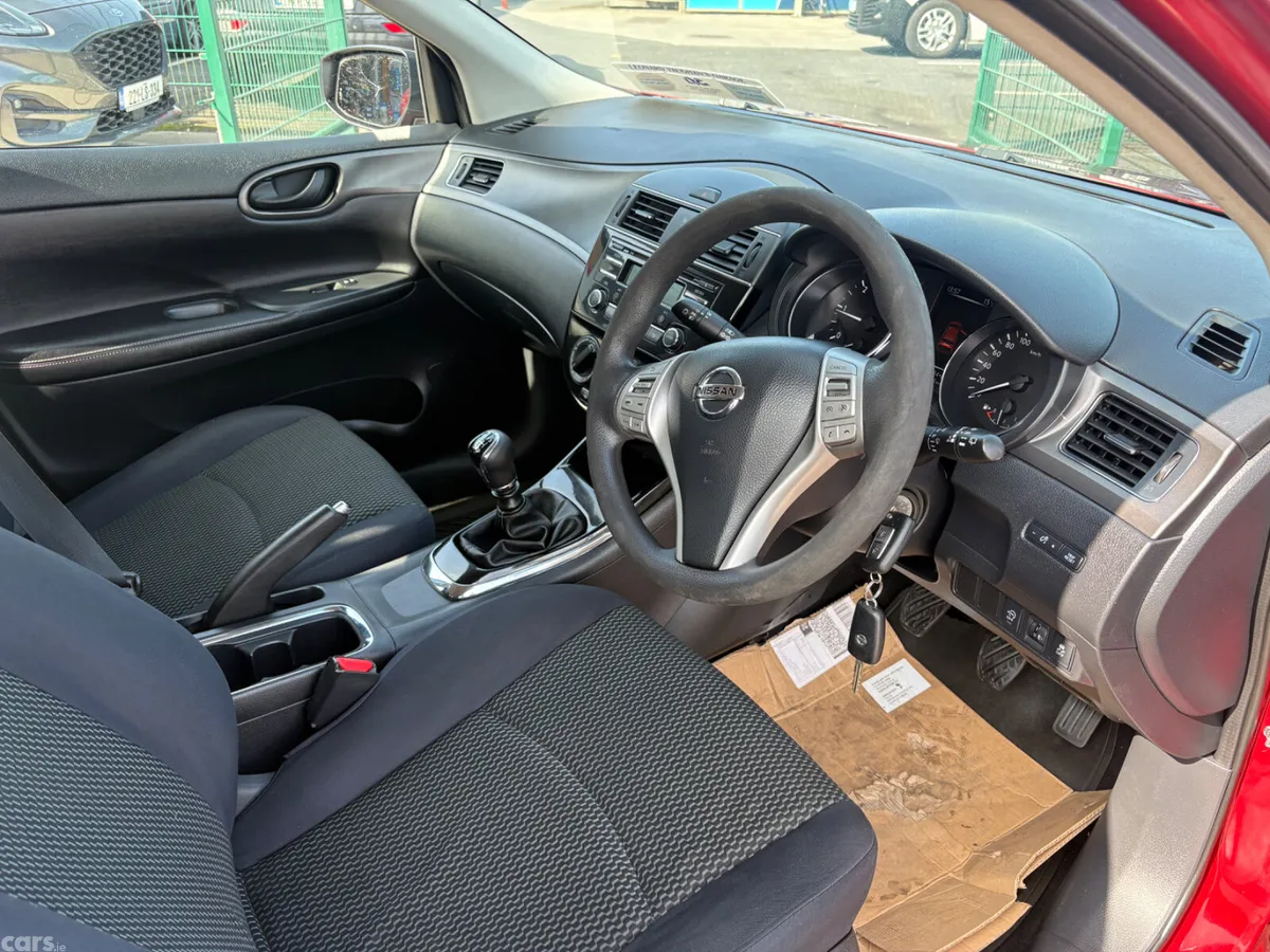 Nissan Pulsar Hatchback, Diesel, 2015, Red