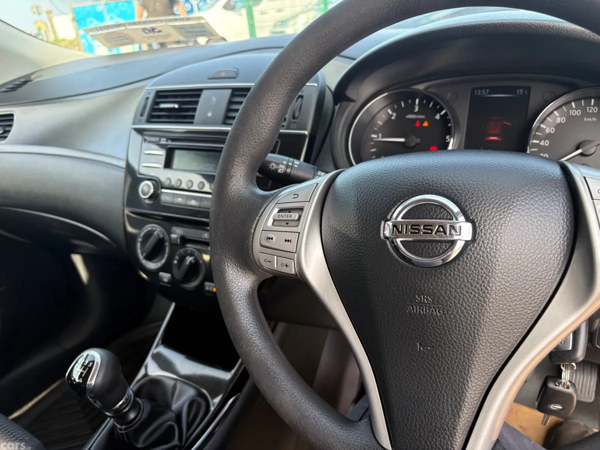 Nissan Pulsar Hatchback, Diesel, 2015, Red
