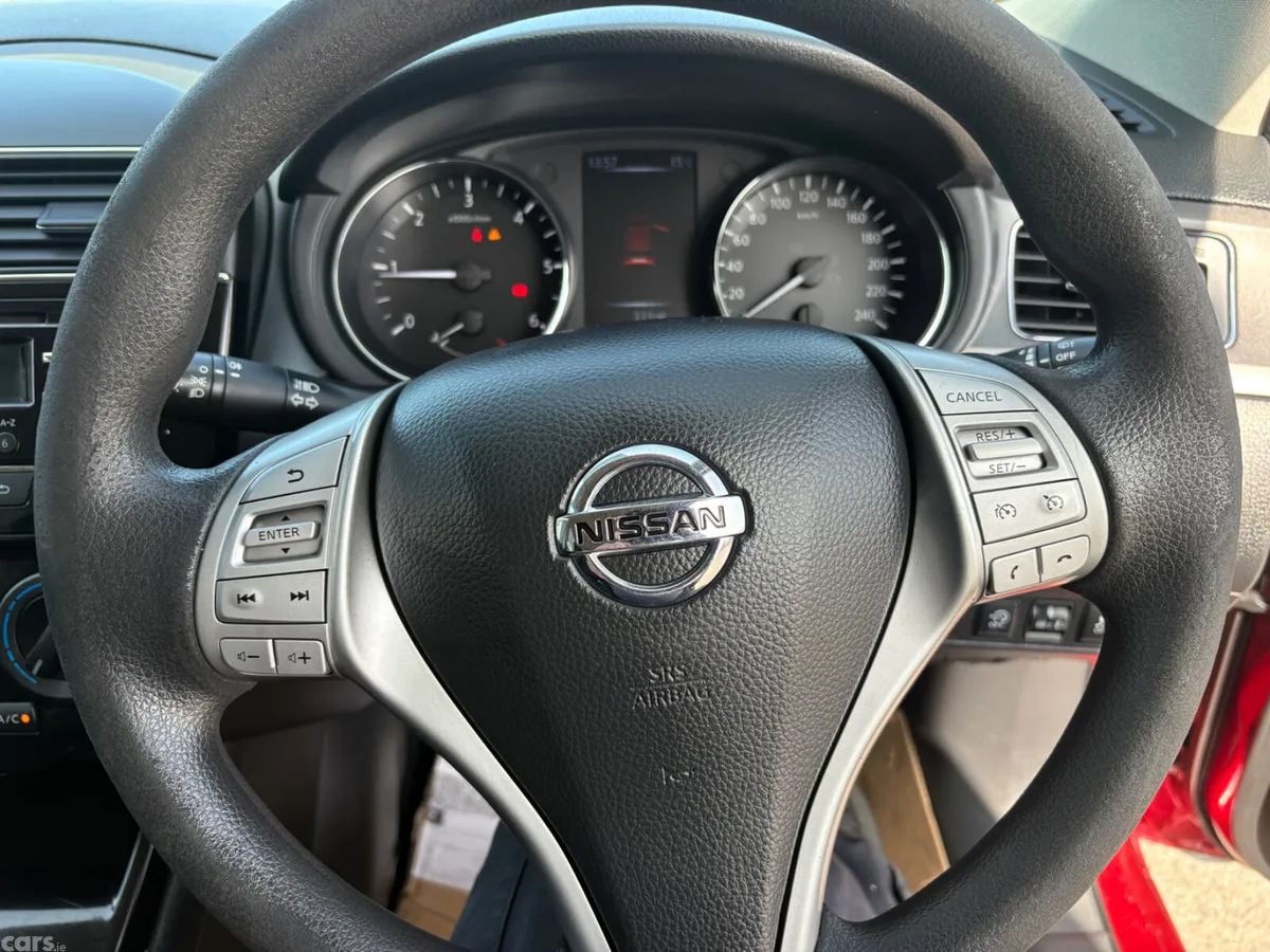 Nissan Pulsar Hatchback, Diesel, 2015, Red