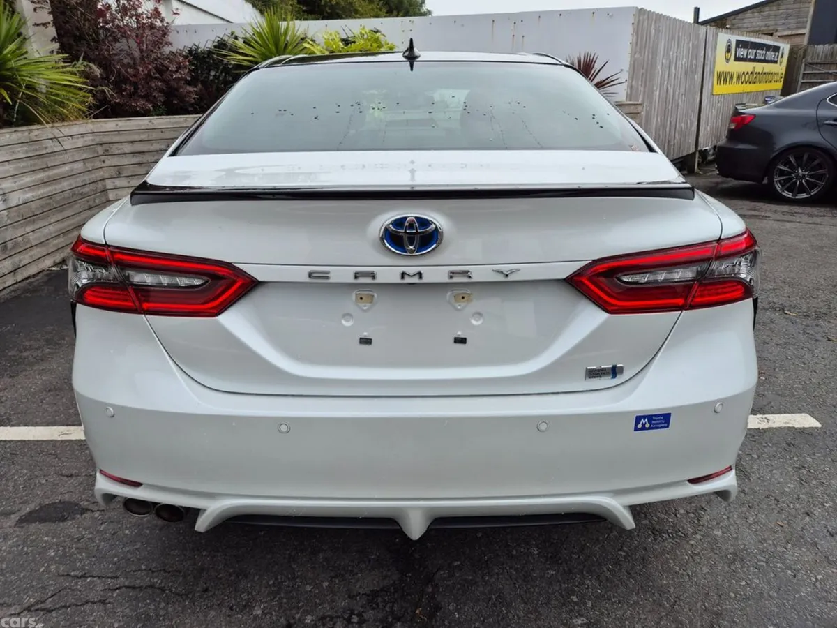 Toyota Camry Saloon, Petrol Hybrid, 2021, White
