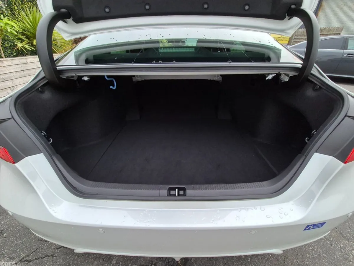 Toyota Camry Saloon, Petrol Hybrid, 2021, White