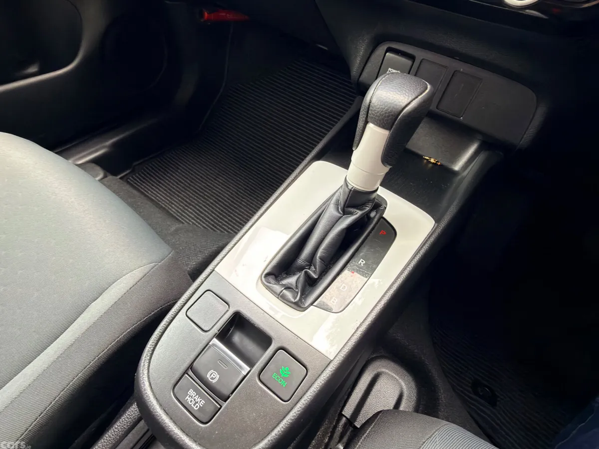 Honda Fit Hatchback, Petrol Hybrid, 2021, White
