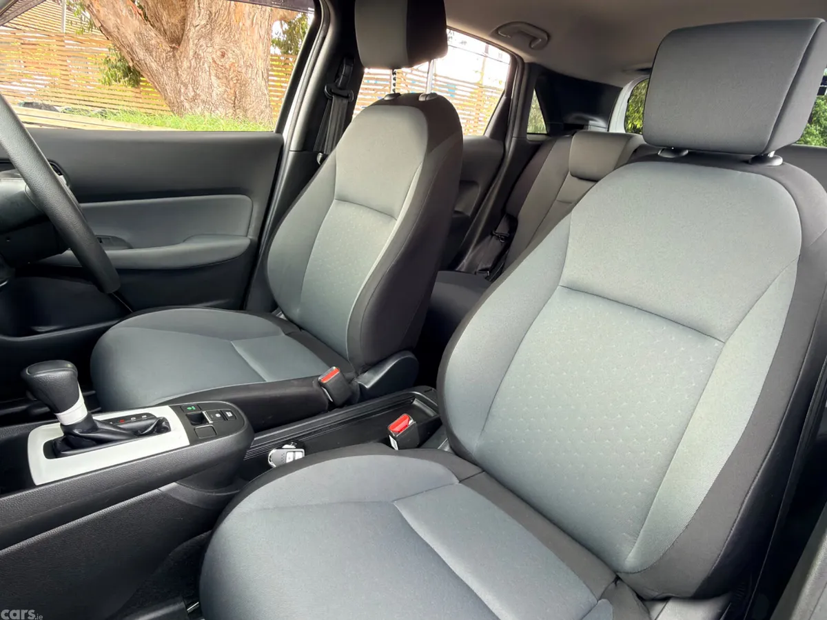 Honda Fit Hatchback, Petrol Hybrid, 2021, White