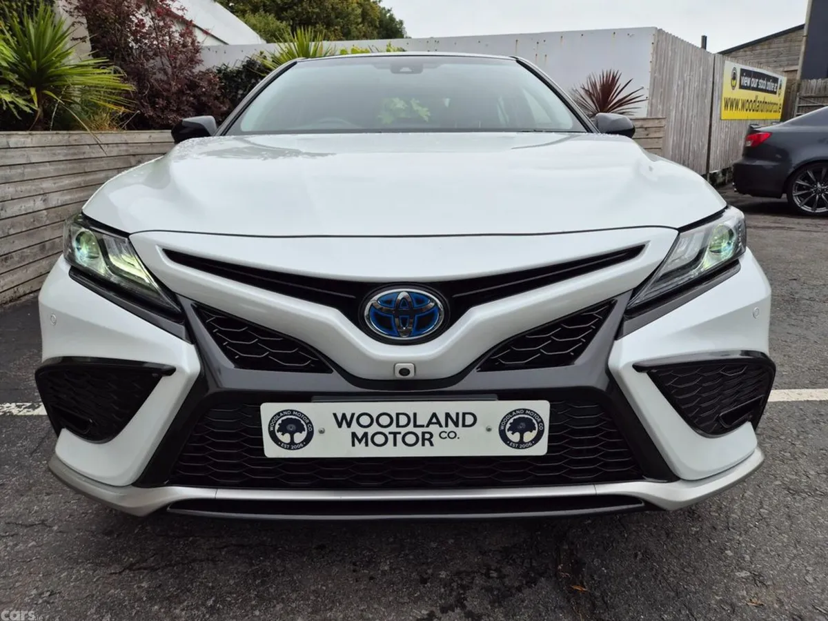 Toyota Camry Saloon, Petrol Hybrid, 2021, White