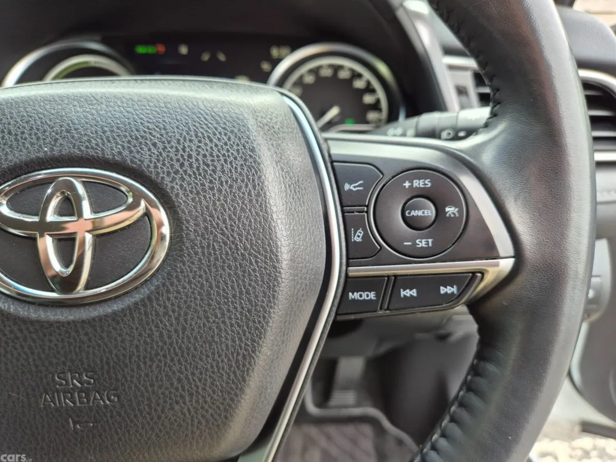 Toyota Camry Saloon, Petrol Hybrid, 2021, White