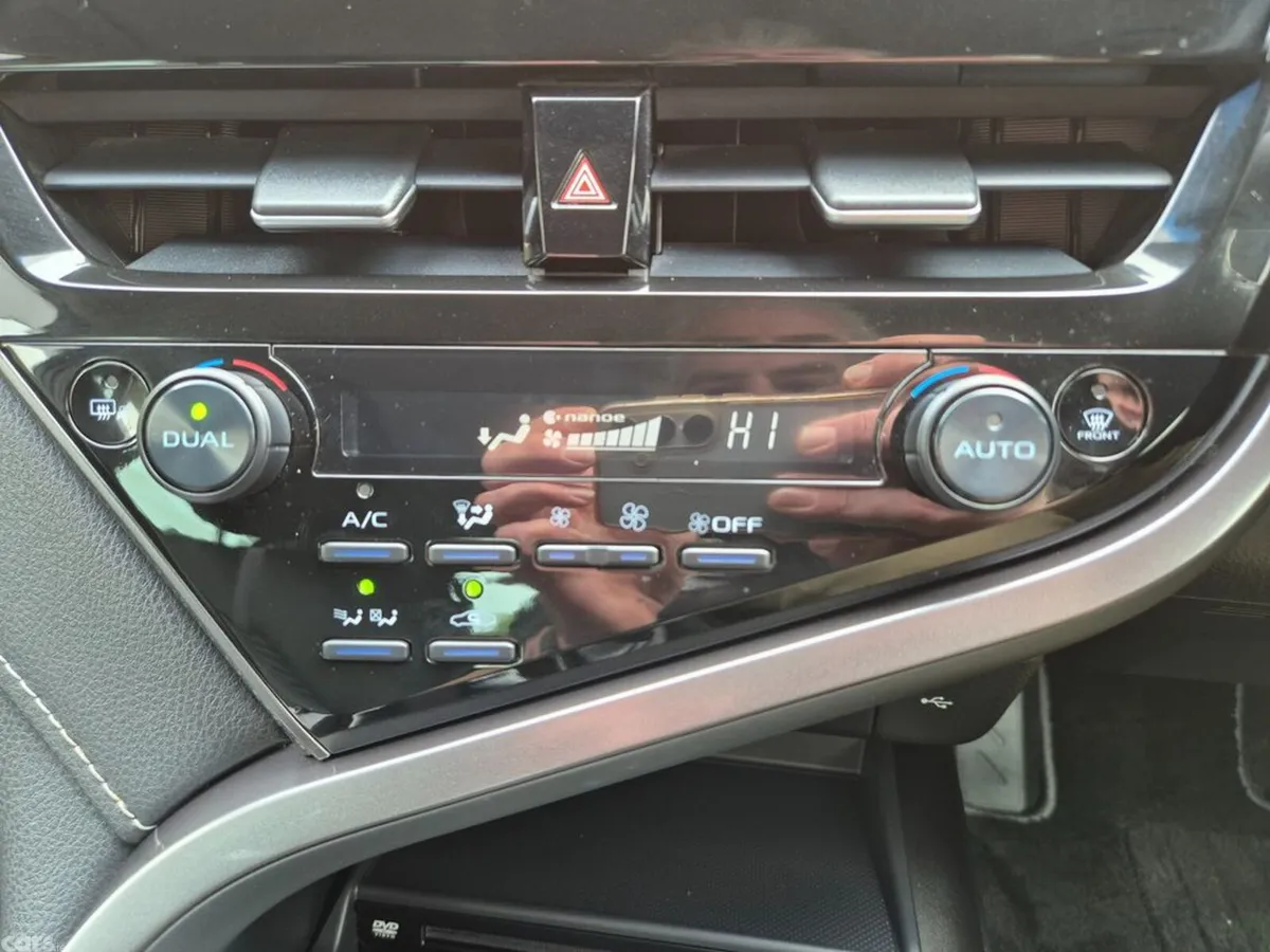 Toyota Camry Saloon, Petrol Hybrid, 2021, White
