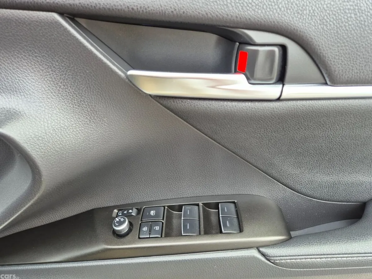 Toyota Camry Saloon, Petrol Hybrid, 2021, White