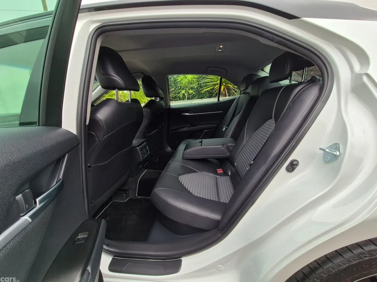 Toyota Camry Saloon, Petrol Hybrid, 2021, White