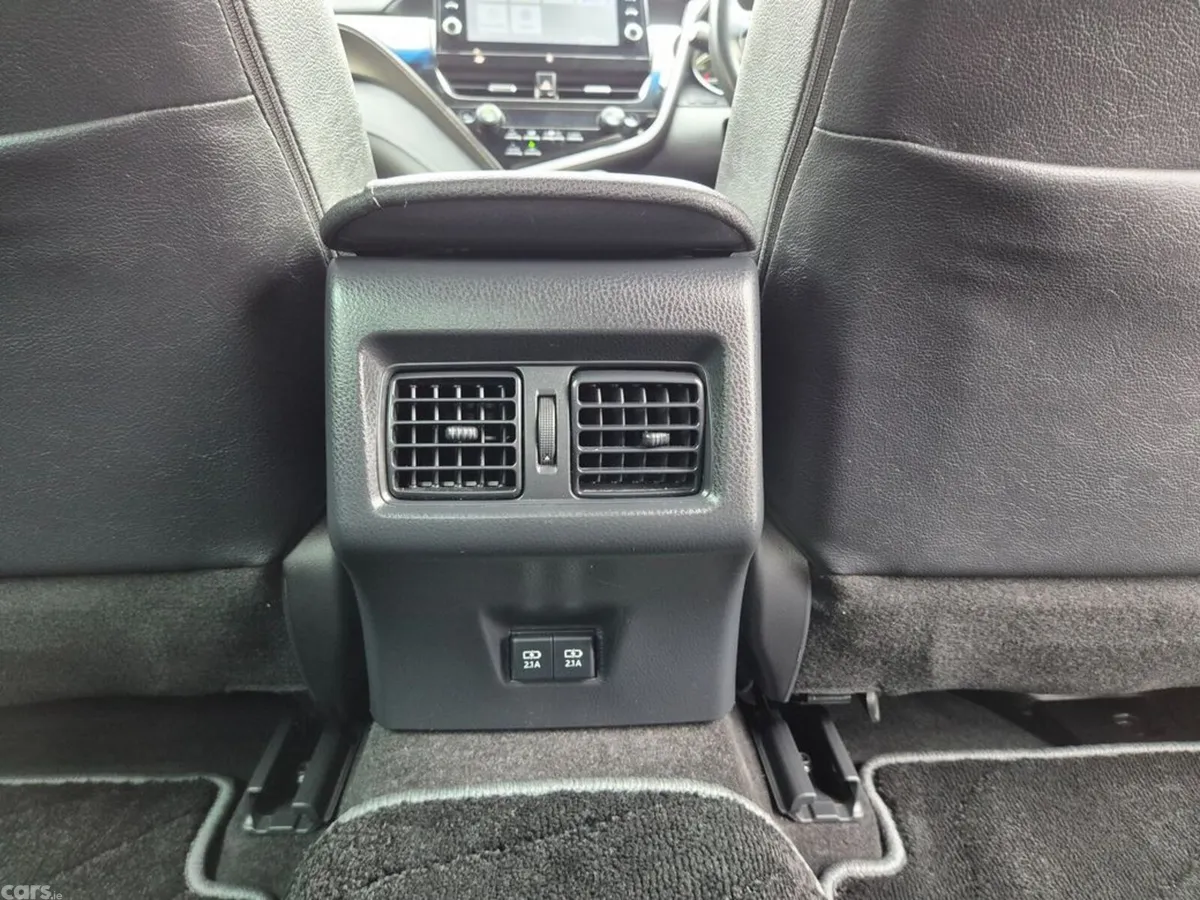 Toyota Camry Saloon, Petrol Hybrid, 2021, White