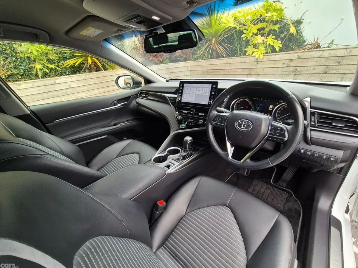 Toyota Camry Saloon, Petrol Hybrid, 2021, White