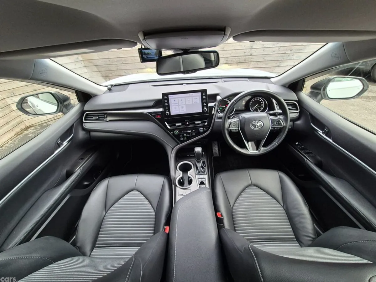 Toyota Camry Saloon, Petrol Hybrid, 2021, White