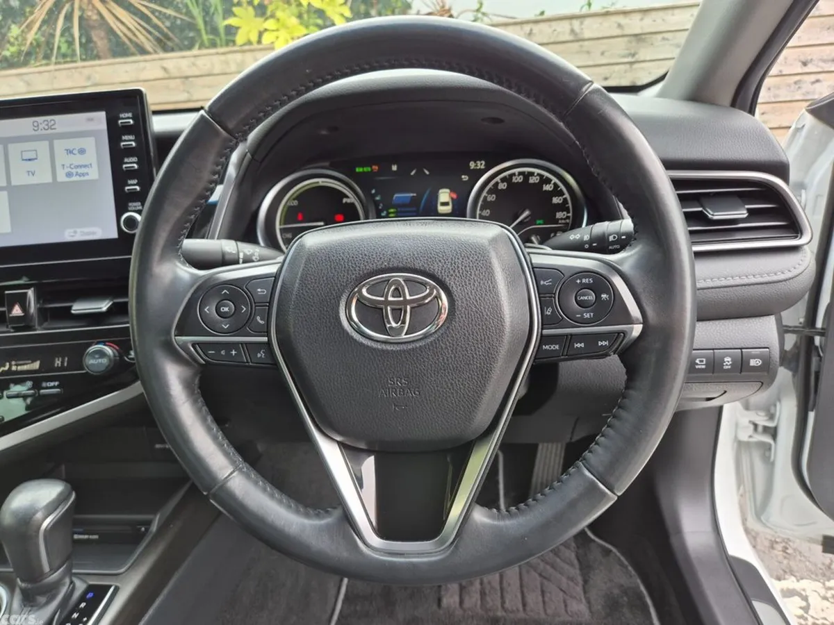 Toyota Camry Saloon, Petrol Hybrid, 2021, White