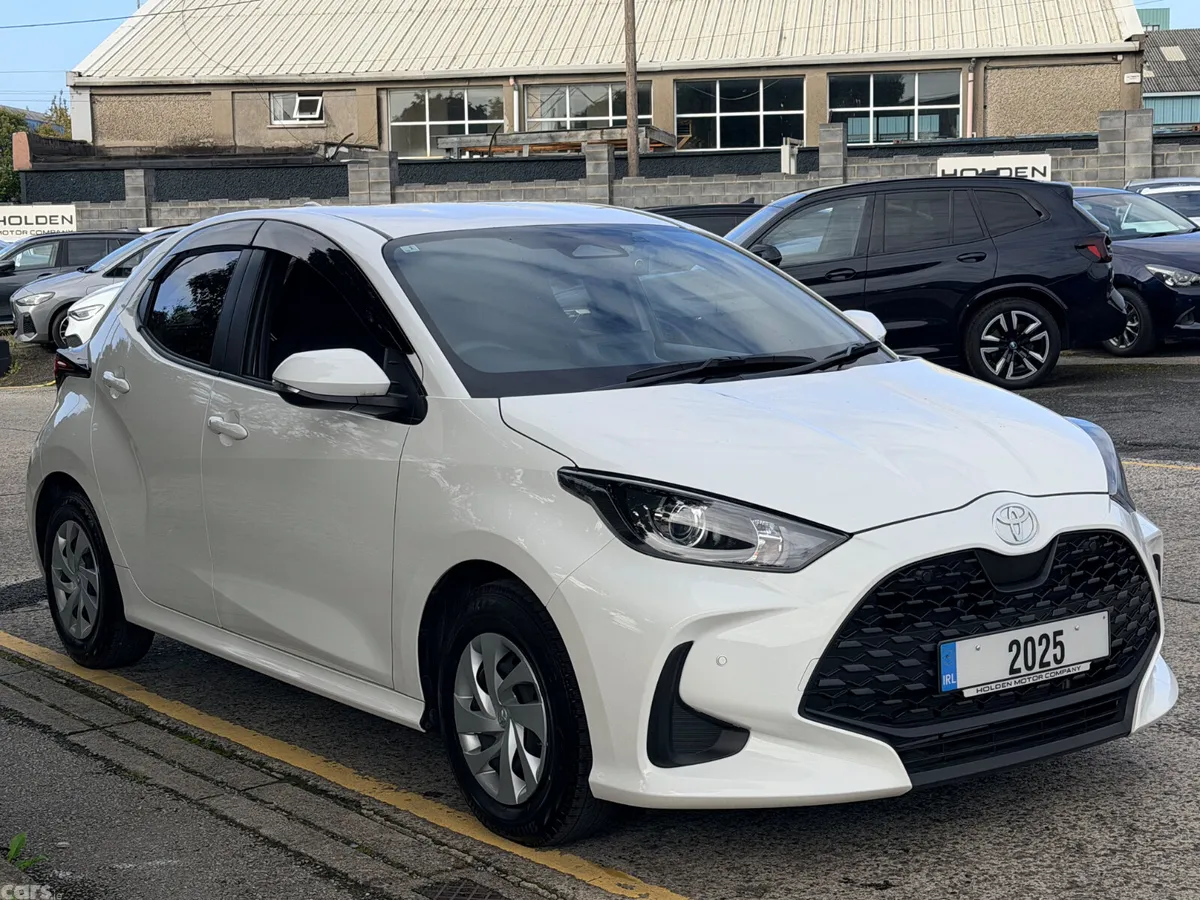 Toyota Yaris Hatchback, Petrol Hybrid, 2025, White