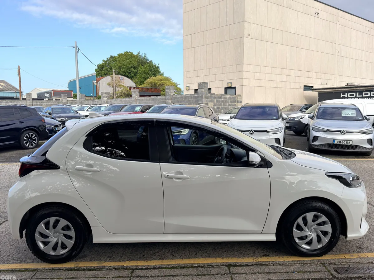 Toyota Yaris Hatchback, Petrol Hybrid, 2025, White