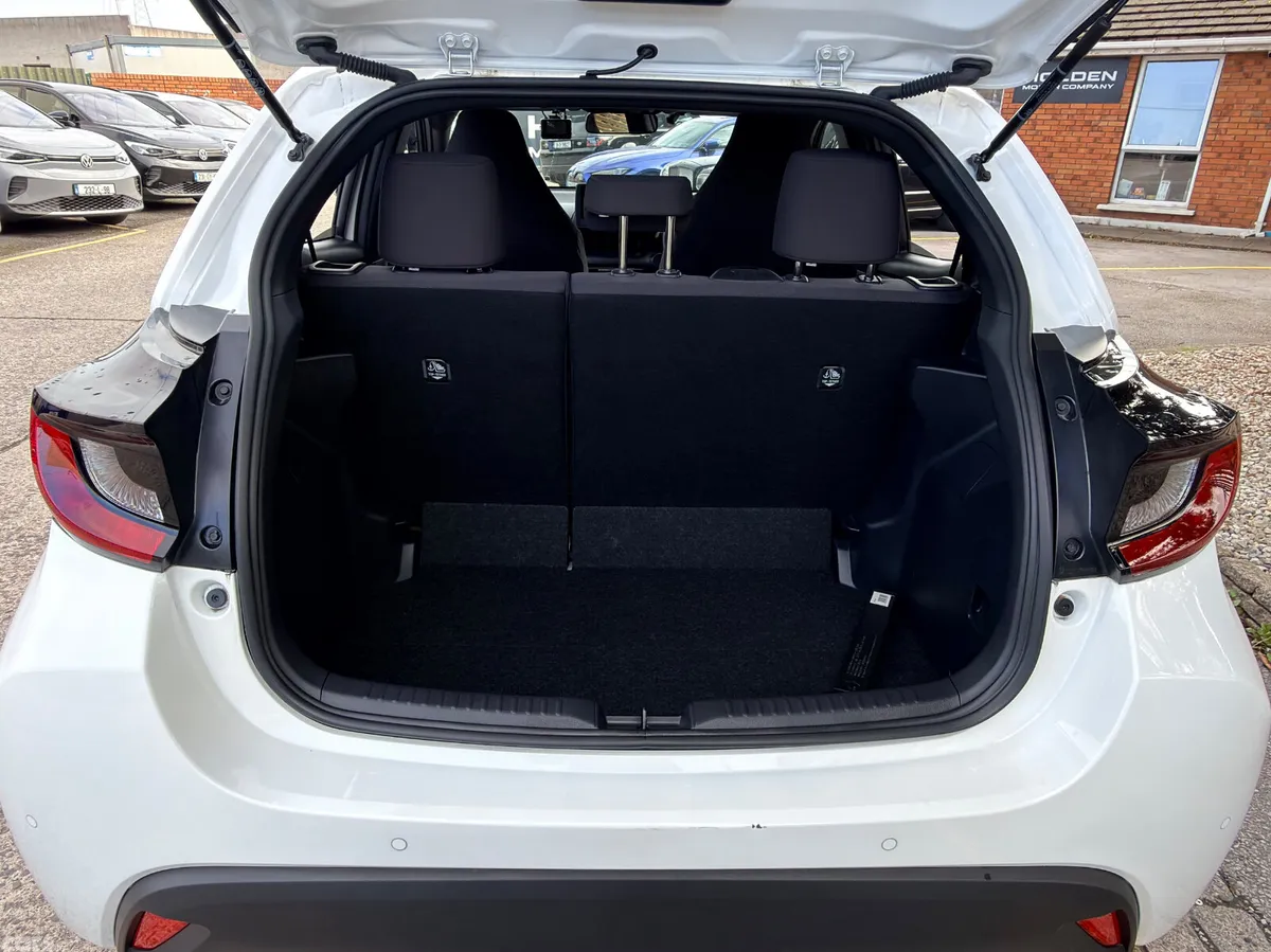Toyota Yaris Hatchback, Petrol Hybrid, 2025, White