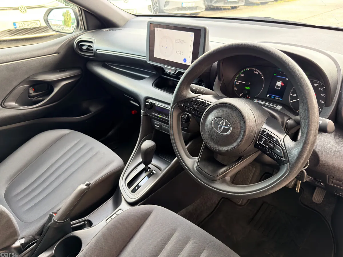 Toyota Yaris Hatchback, Petrol Hybrid, 2025, White