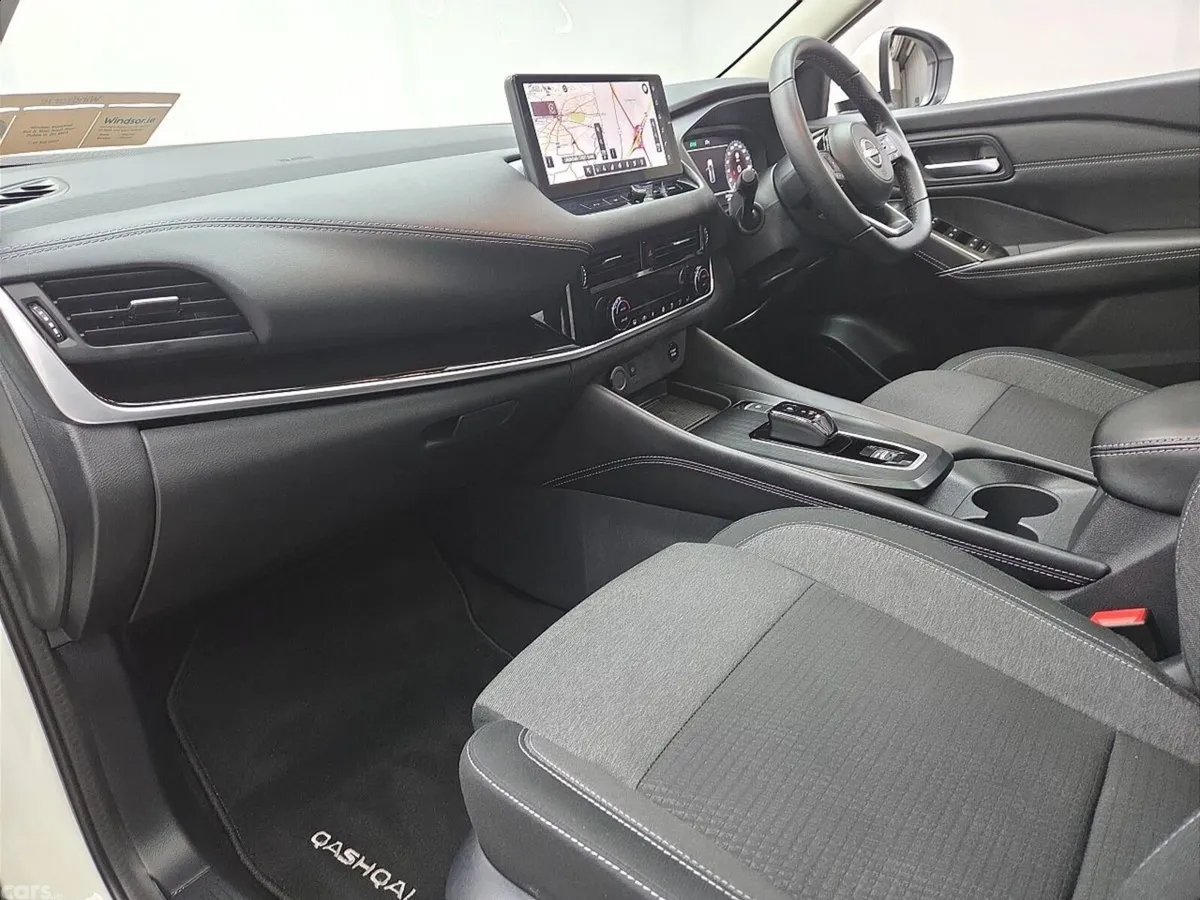 Nissan Qashqai MPV, Petrol Hybrid, 2023, White