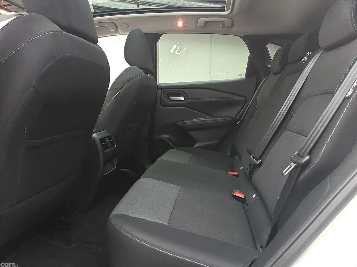 Nissan Qashqai MPV, Petrol Hybrid, 2023, White