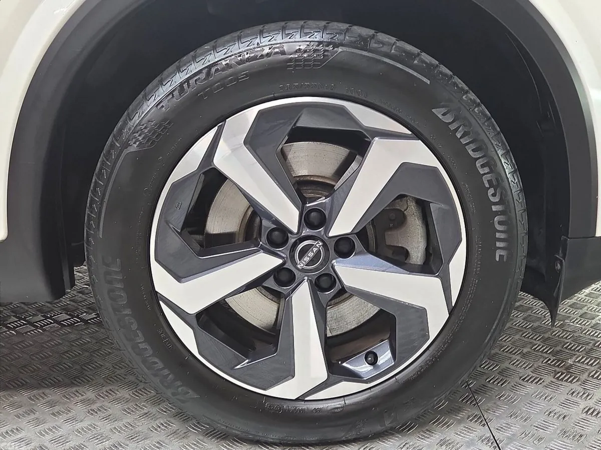 Nissan Qashqai MPV, Petrol Hybrid, 2023, White