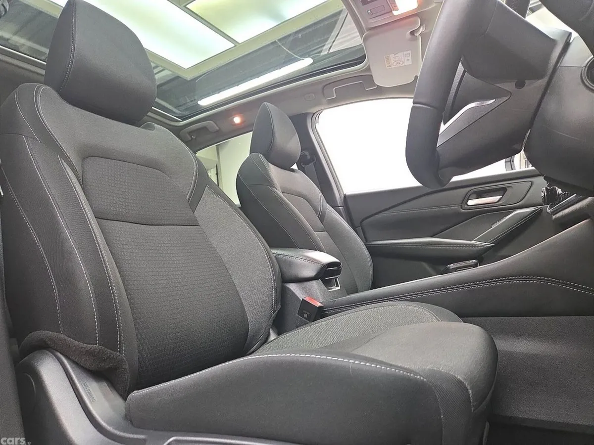 Nissan Qashqai MPV, Petrol Hybrid, 2023, White