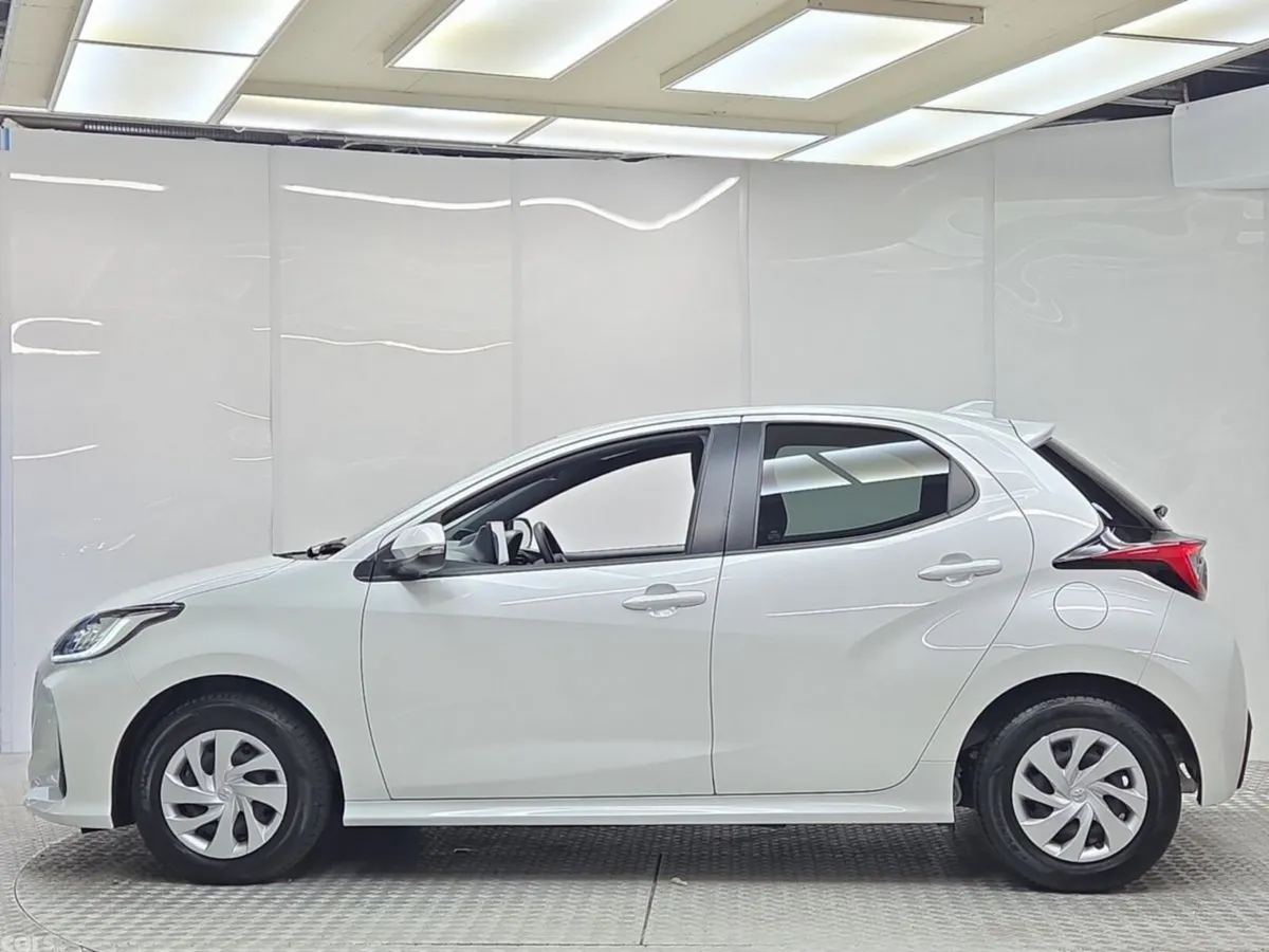 Toyota Yaris Hatchback, Petrol Hybrid, 2024, White