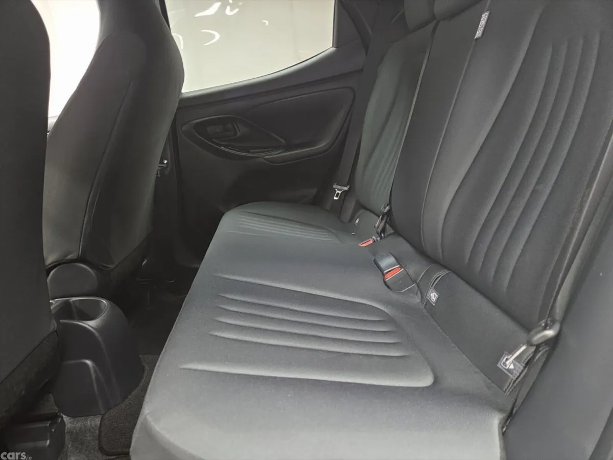 Toyota Yaris Hatchback, Petrol Hybrid, 2024, White